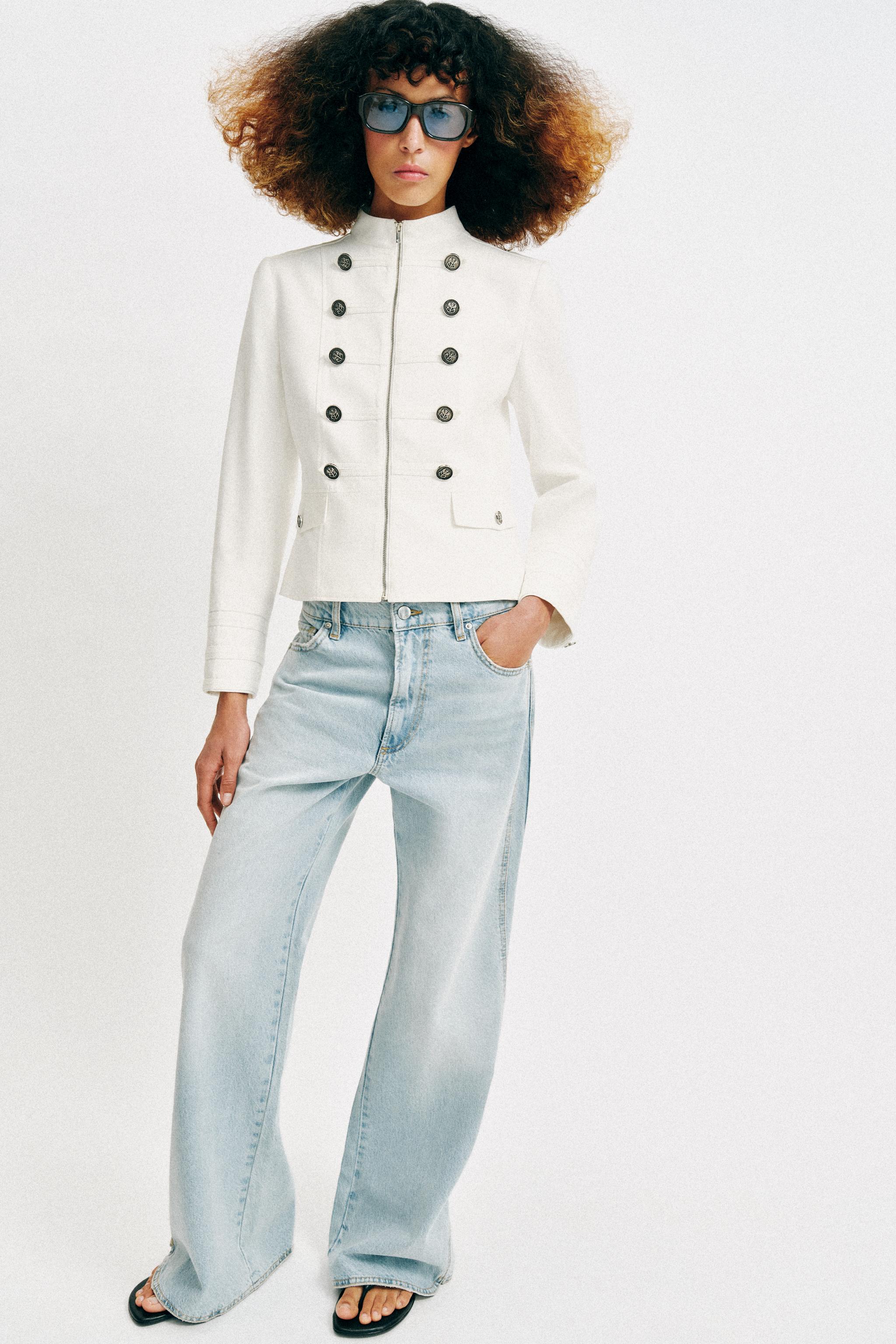 BUTTONED HIGH NECK BLAZER